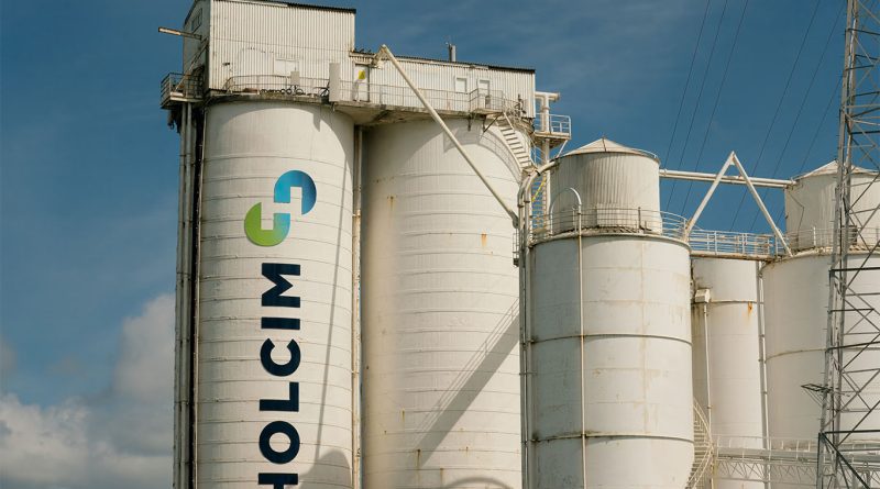 Holcim UK construction waste recycling trucks operating at Thames Materials site in London