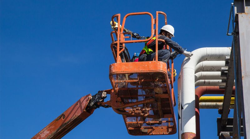 Construction worker in personnel lift